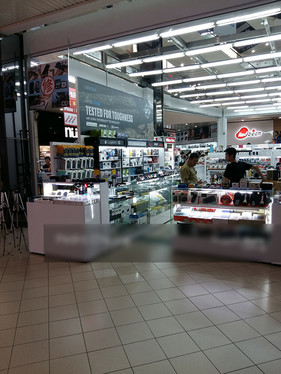 I am looking at Sim Lim Square's property listing, $4,000/mth, what do you think about this?