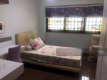 I am looking at 894B Woodlands Drive 50's property listing, $2,200/mth, what do you think about this?