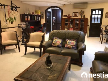 I am looking at Hume Park I's property listing, $4,000/mth, what do you think about this?