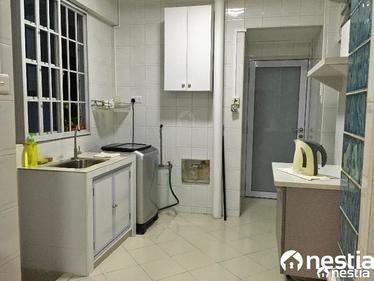 I am looking at Lakepoint Condominium's property listing, $800/mth, what do you think about this?