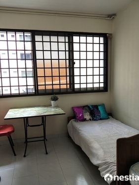 I am looking at 979 Jurong West Street 93's property listing, $500/mth, what do you think about this?