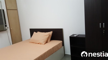 I am looking at Yi Kai Court's property listing, $700/mth, what do you think about this?
