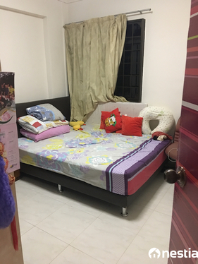I am looking at 640 Jurong West Street 61's property listing, $800/mth, what do you think about this?